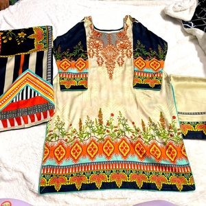 Pakistani Winter Collection 3Pc
Kameez Trouser Dupatta- Eid Sale size L to XL